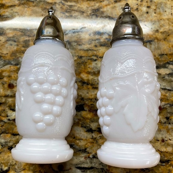 Vintage Milk Glass Salt & Pepper Shakers - Picture 5 of 9